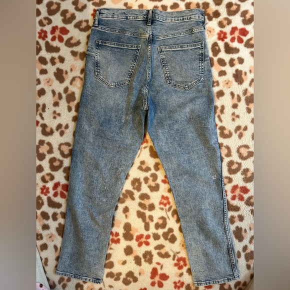 GAP Light Wash Denim Jeans - Picture 5 of 7